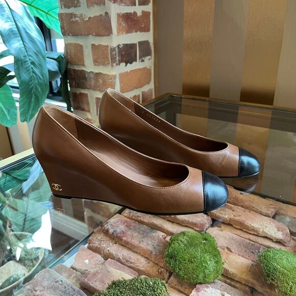 CHANEL Brown Black Cap Toe Leather Wedges SZ 37.5 - Picture 3 of 6
